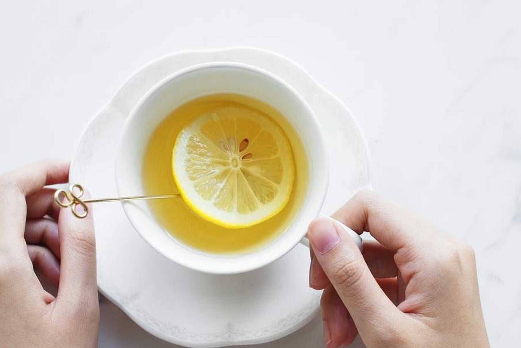 Bere tè al limone contro il vomito