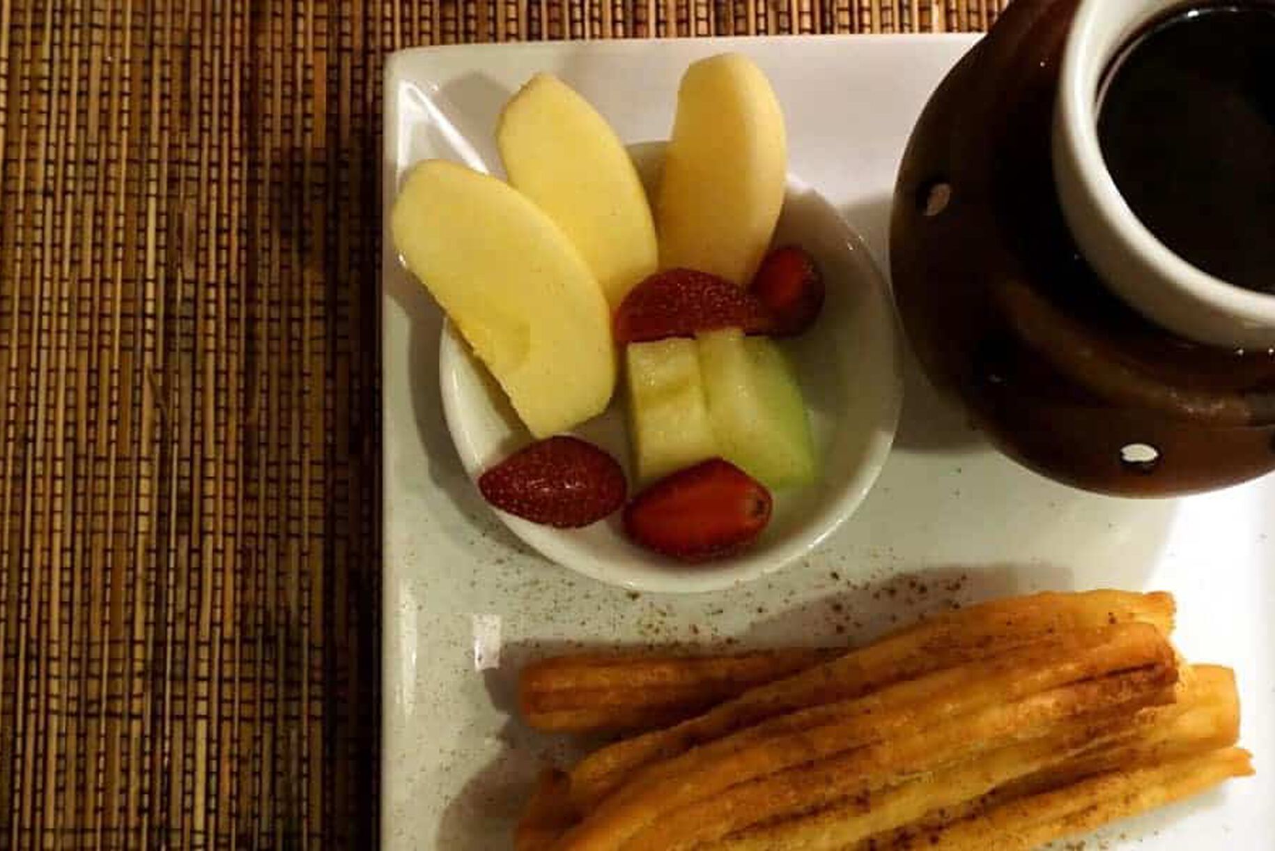 Caffè messicano (cafe de olla) analcolico e alcolico con tequila
