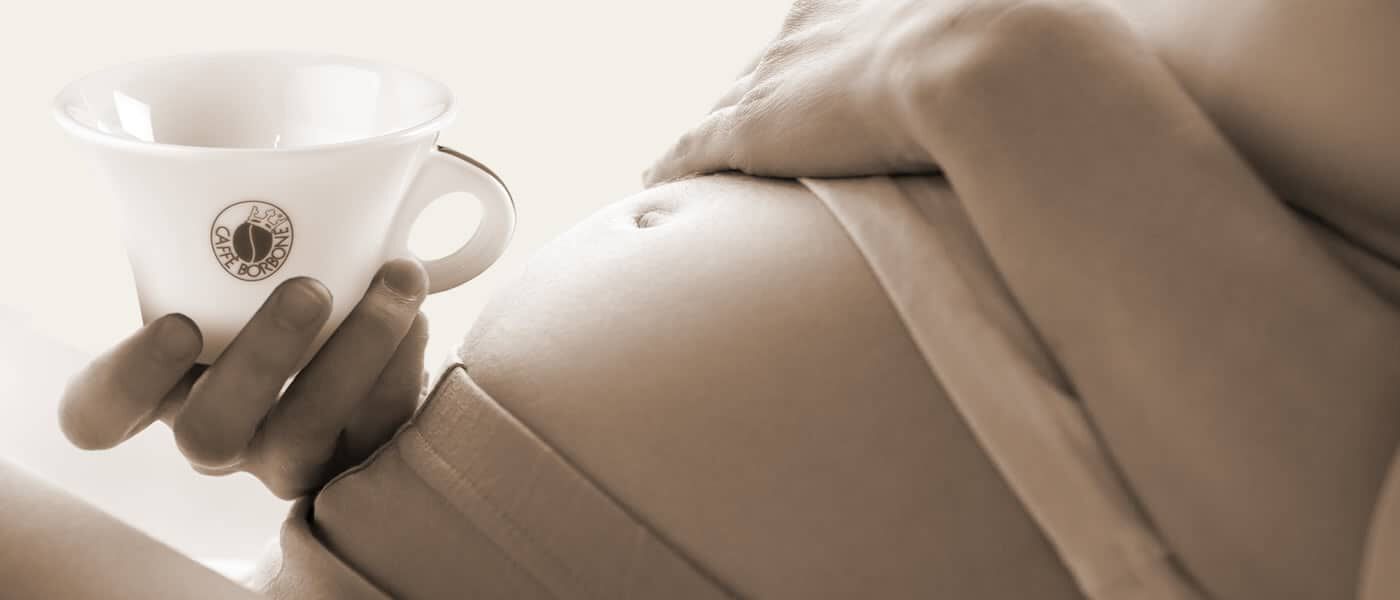 Si può bere il caffè in gravidanza?