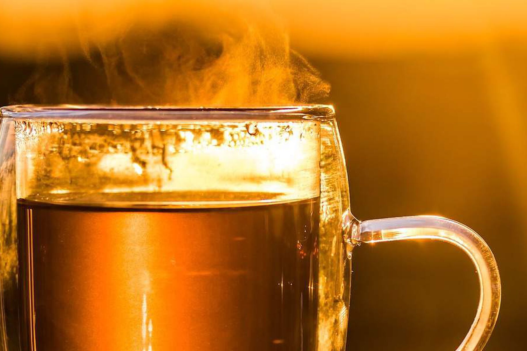 Si può bere tè caldo contro l'afa?